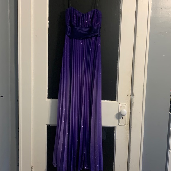 Formal strapless floor length purple dress by Speechless. Size M - Picture 1 of 5
